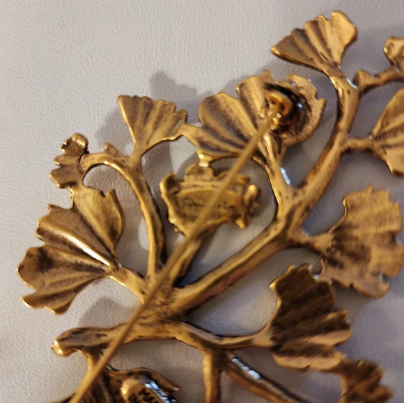 Oscar De La Renta Brooche and Matching Clip on Earrings